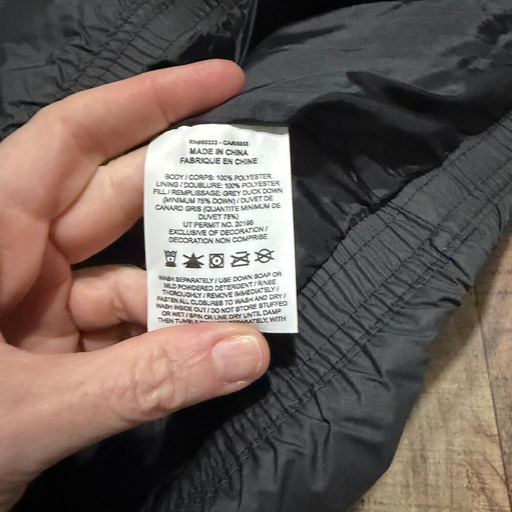 Nike Women's Black Duck Down Windrunner Puffer Vest Sz S Outdoor Hiking Full Zip - Picture 4 of 4